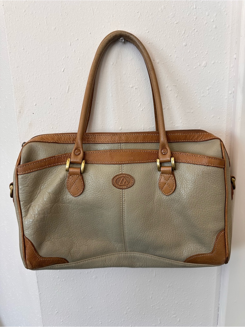 Liz Claiborne 1980s Classic Two-Tone Leather satchel handbag in Taupe and Tan